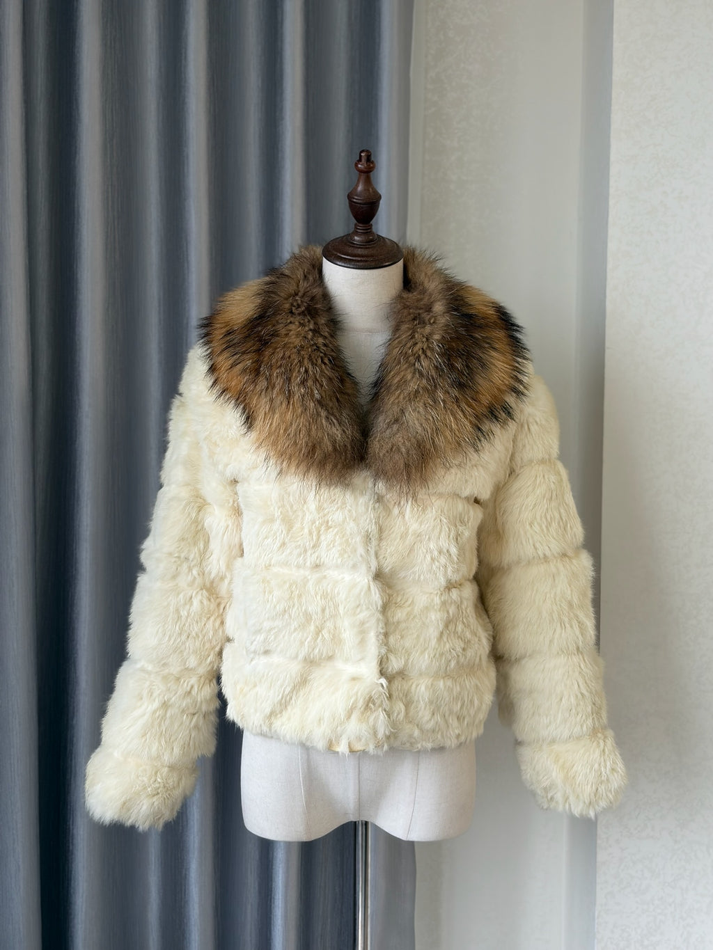 Off-white horizontally segmented cropped fur coat