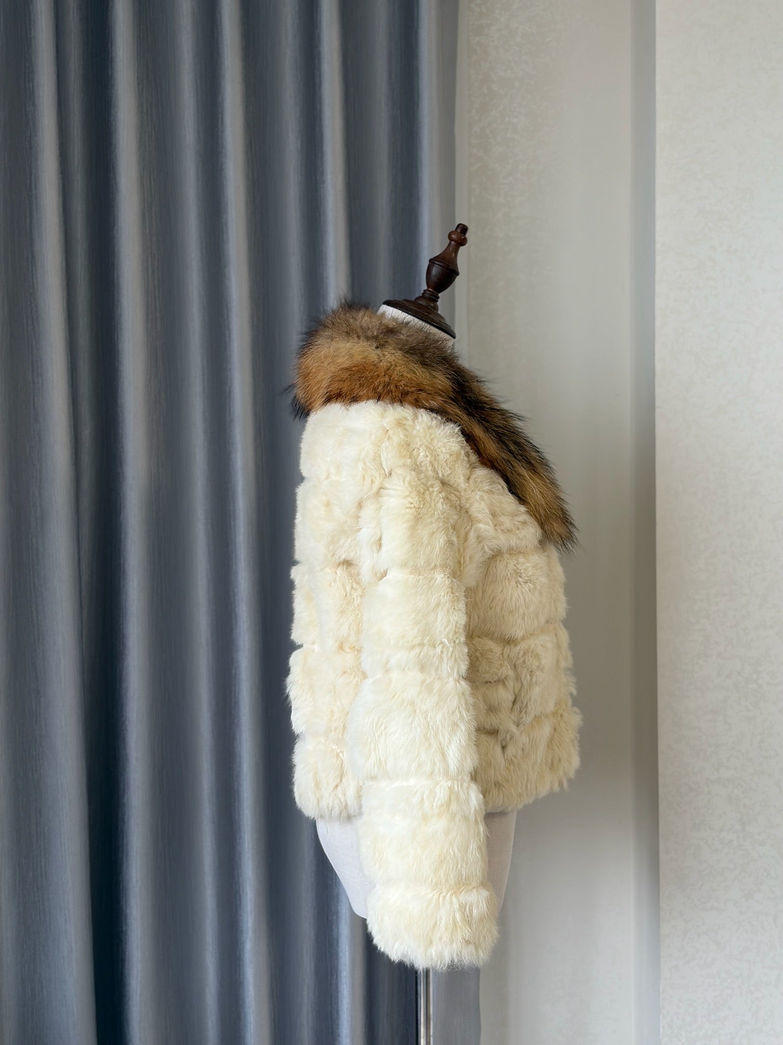 Off-white horizontally segmented cropped fur coat