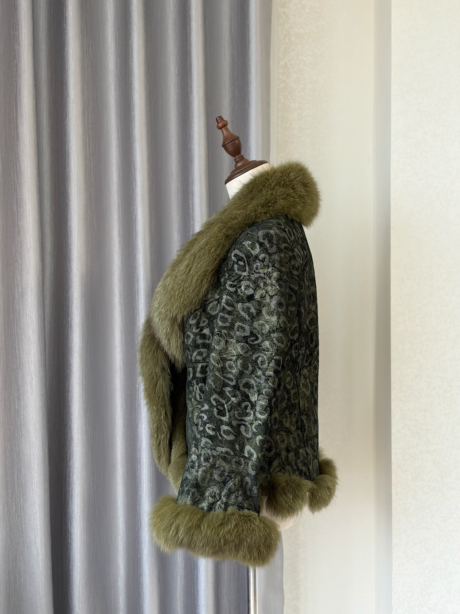 Dark green fox fur leopard print pig leather fitted leather jacket